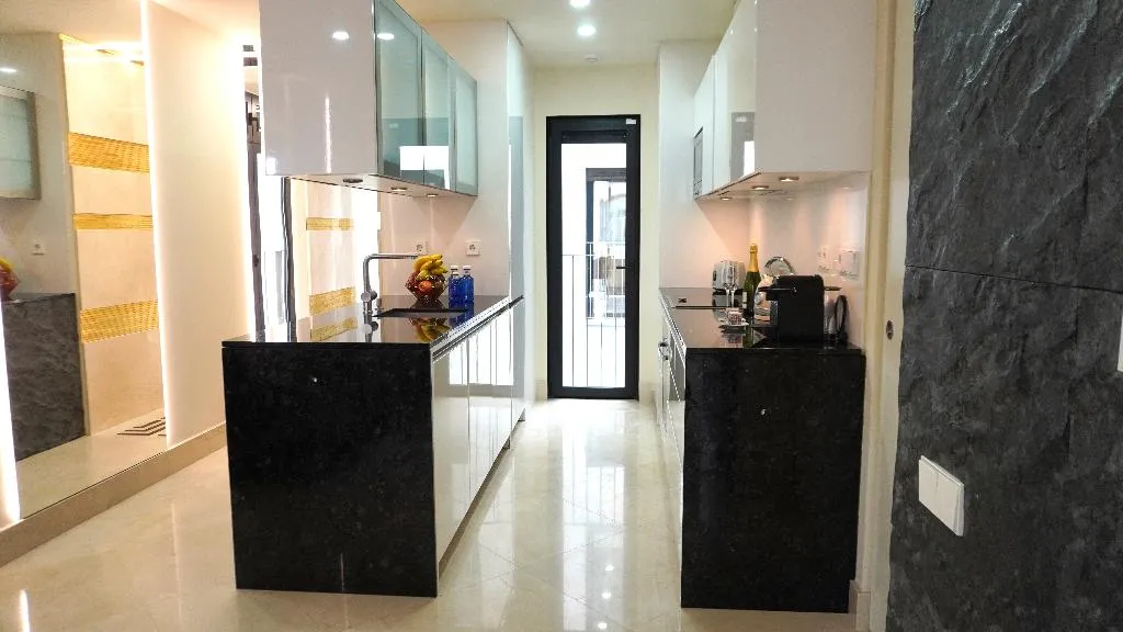 APARTMENT CAPACITY 4 THREE BEDROOM Room, Cosmo Apartments Rambla de Catalunya, Barcelona