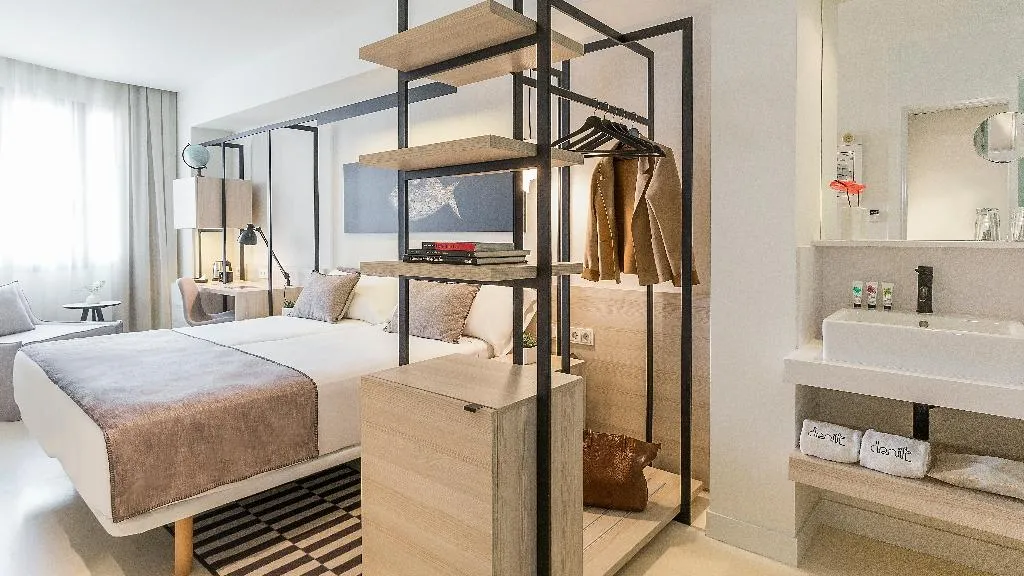 Double or Twin SUPERIOR Room, Denit Barcelona, Barcelona