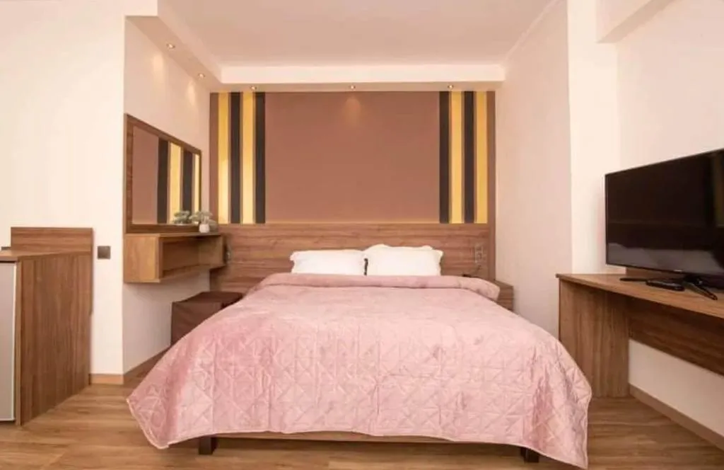 Room, Mont Helmos, Athens
