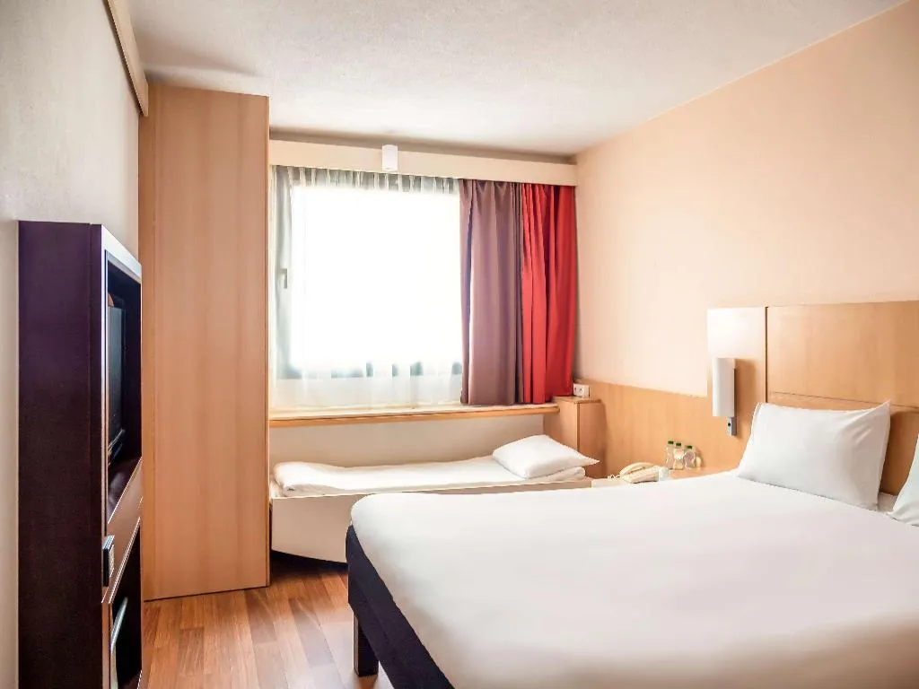 FAMILY ROOM WITH DOUBLE BED Room, Ibis Krakow Centrum, Krakow