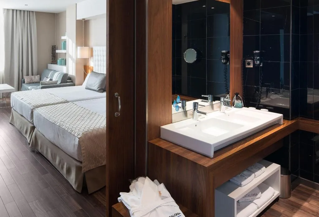 FAMILY ROOM CAPACITY 2 Room, Catalonia Ramblas, Barcelona