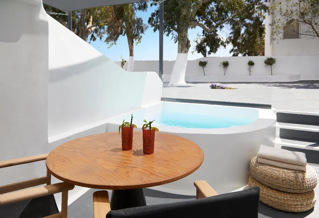 SUITE WITH JACUZZI Room, Kalisti Hotel & Suites, Santorini