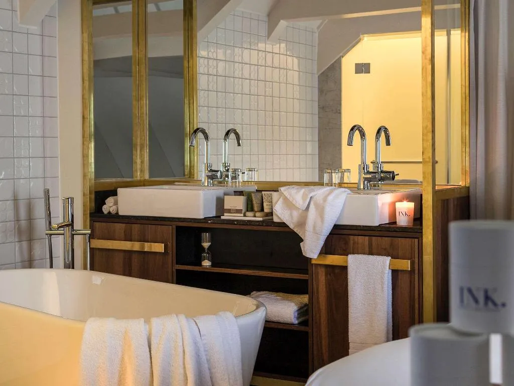 SUITE DELUXE KING BED Room, Ink Hotel Amsterdam - MGallery Collection, Amsterdam