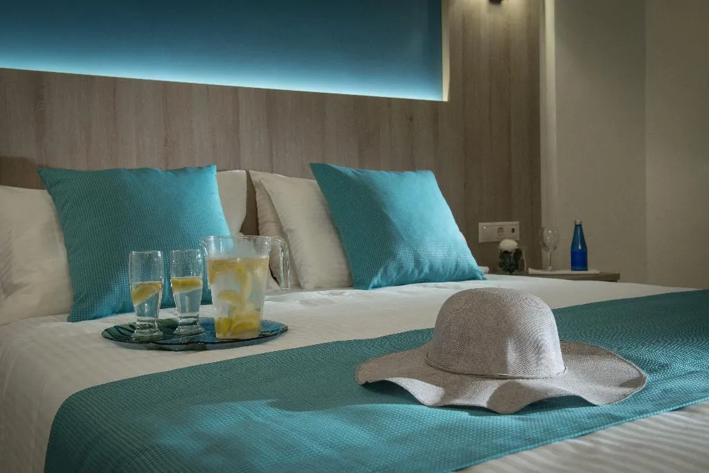 TRIPLE SUPERIOR Room, Hersonissos Central, Crete