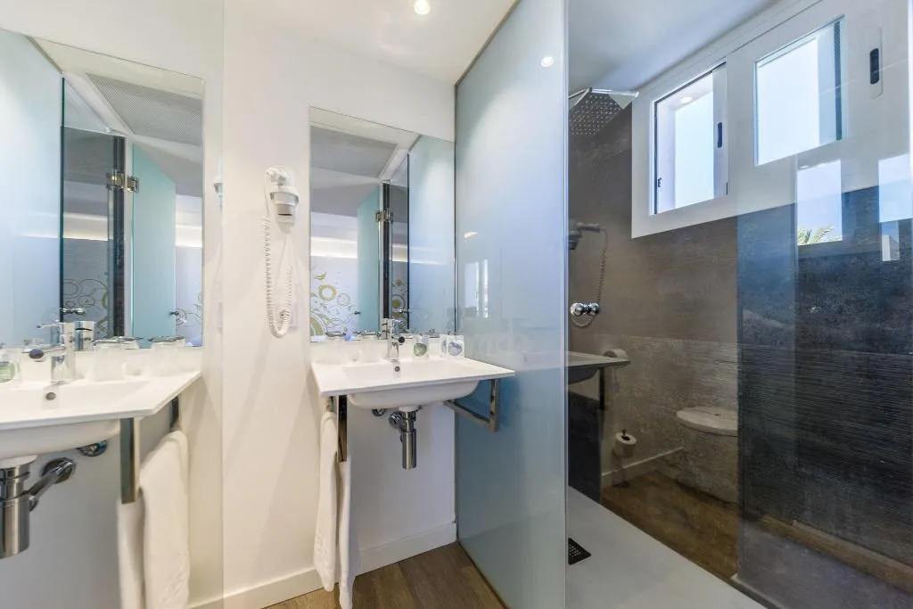 JUNIOR SUITE TWO BEDS Room, Welikehotel Triton Beach, Majorca