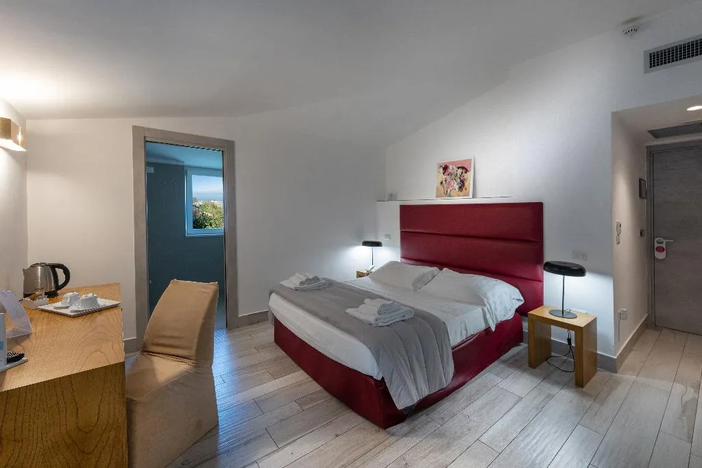 DOUBLE SUPERIOR Room, Relais Manfredi, Naples