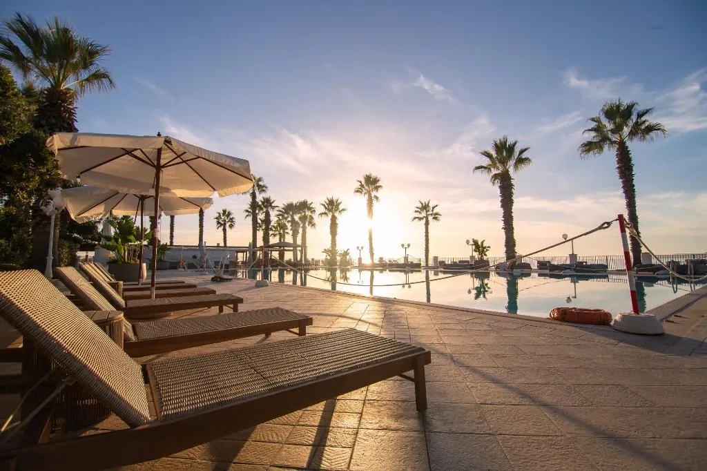 Pool, Dioscuri Bay Palace, Catania