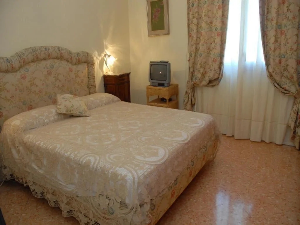Room, Casa Rachele, Naples