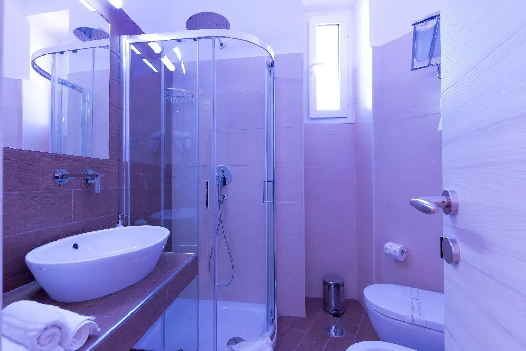 DOUBLE KING SIZE BED Room, Dolce Luxury Rooms, Rome