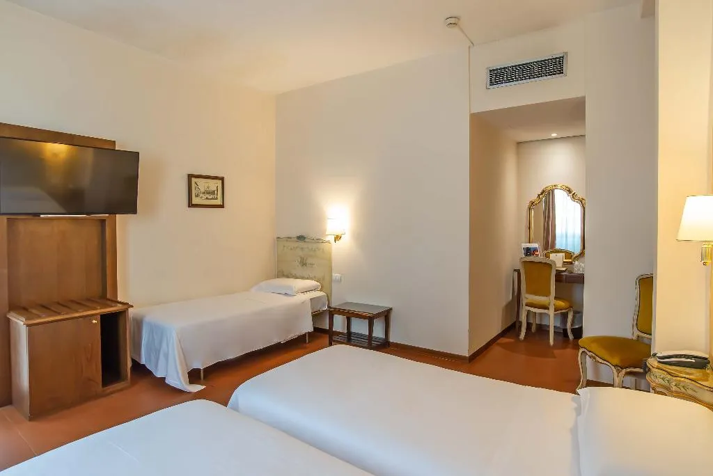 TRIPLE STANDARD Room, Machiavelli Palace, Florence