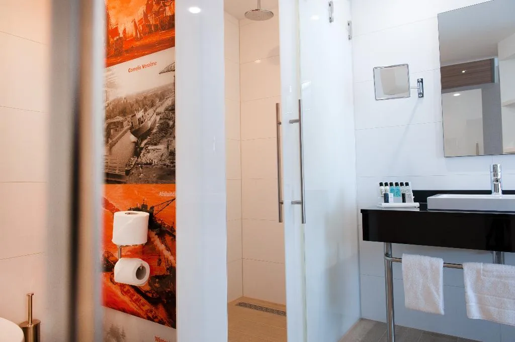 TWIN SUPERIOR Room, Van der Valk Hotel Schiphol, Amsterdam