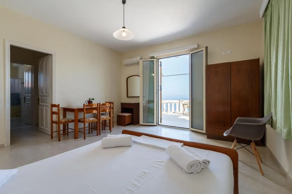 Room, Blue Horizon Studios, Zante
