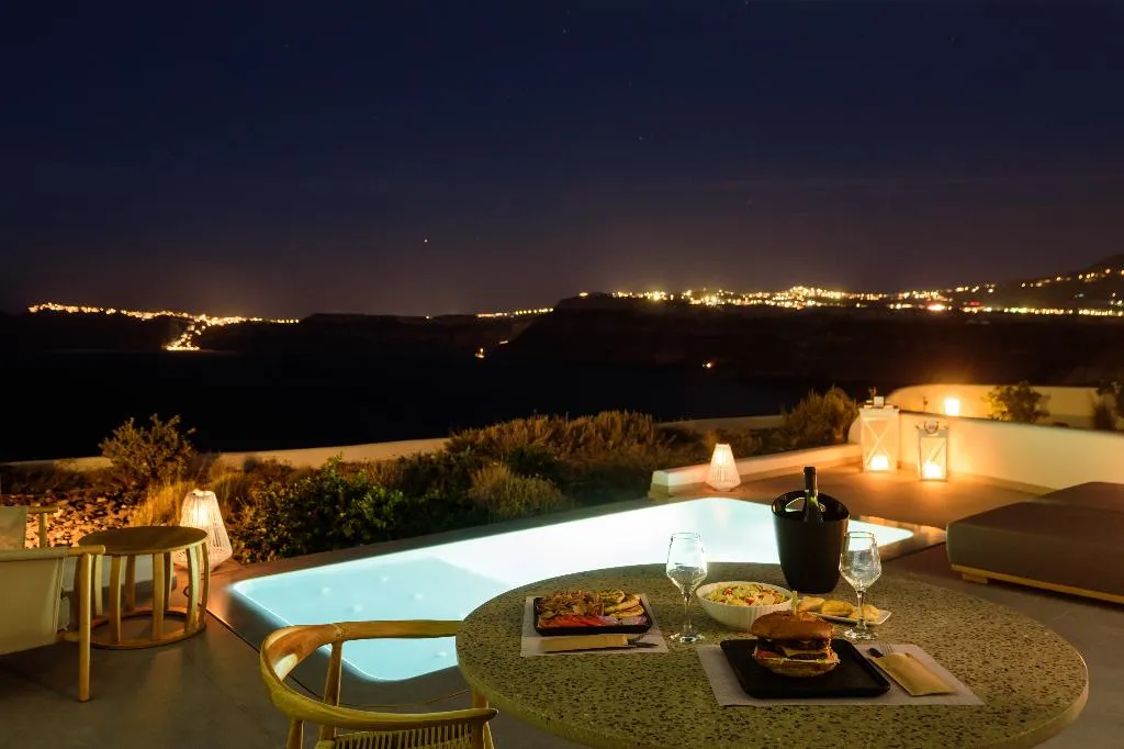 SUITE DELUXE WITH PRIVATE POOL Room, Neptune Luxury Spa Suites, Santorini