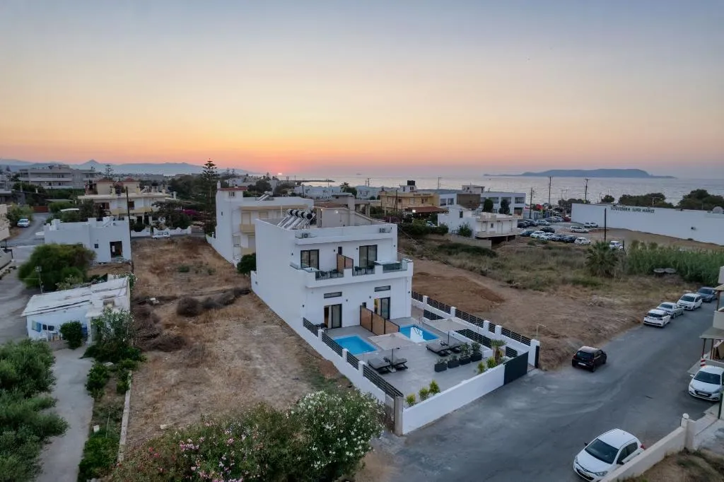SUITE DELUXE WITH PRIVATE POOL Room, John Mary Apartments Gouves, Crete