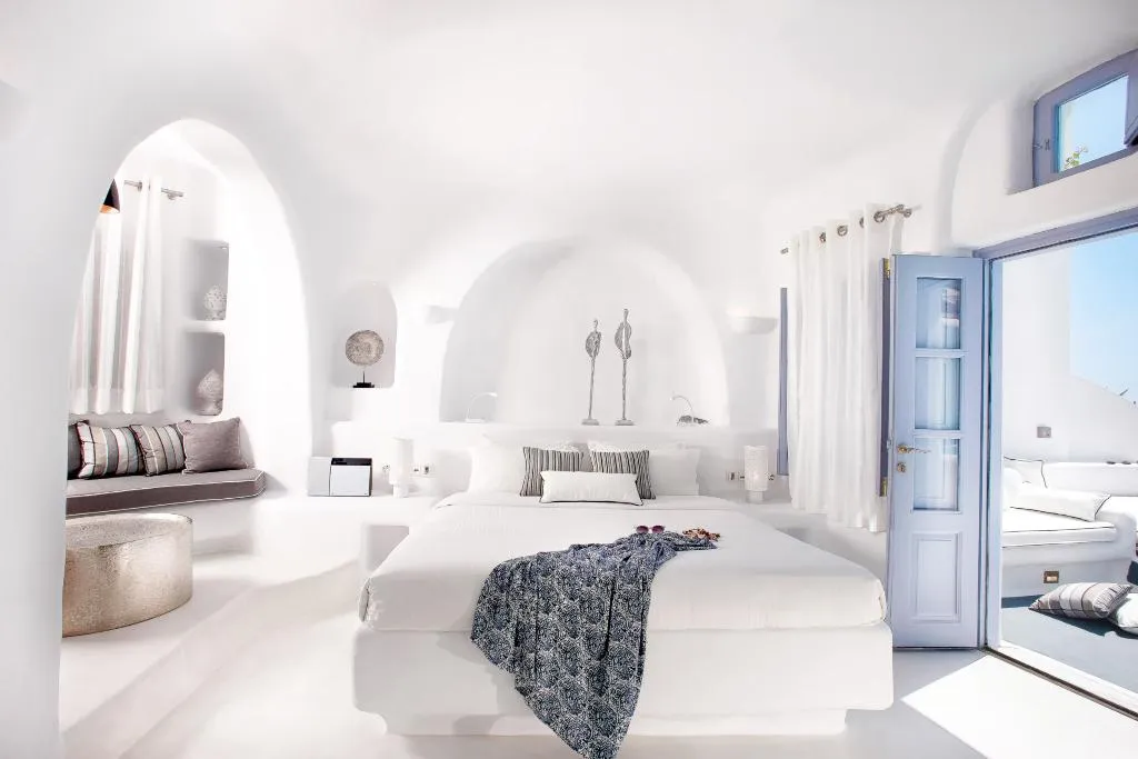 VILLA HONEYMOON Room, Infinity Suites & Dana Villas, Santorini