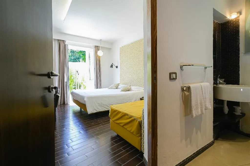 TRIPLE SUPERIOR Room, Marina 10 Boutique & Design Hotel, Naples