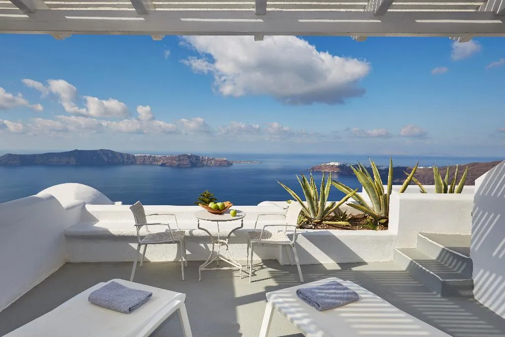 JUNIOR SUITE STANDARD Room, Andromeda Villas, Santorini