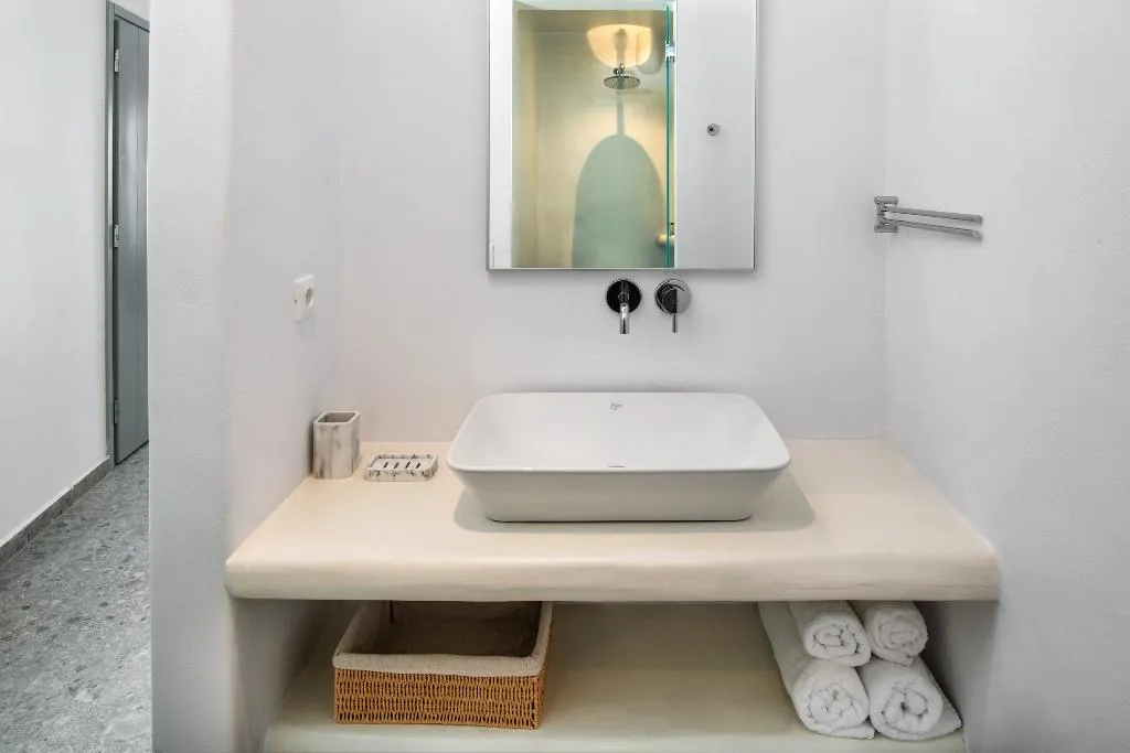 SUITE DELUXE SEA VIEW WITH BALCONY Room, Seven Suites, Santorini