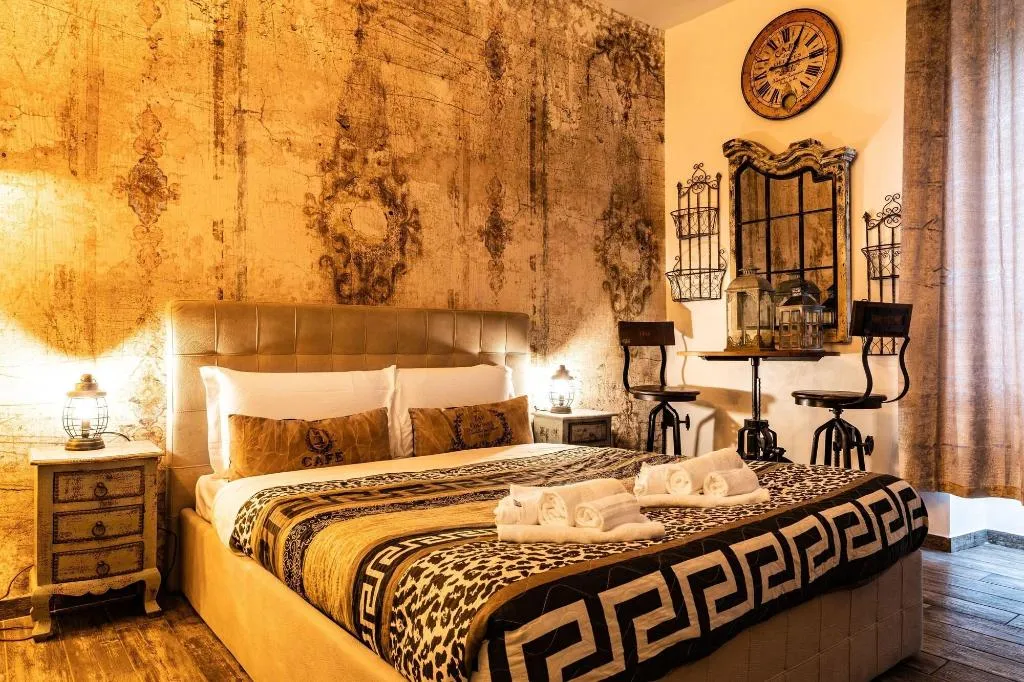 Room, Romantic Dreams, Naples