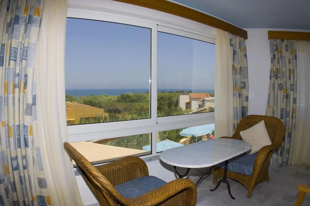 Room, Futura, Crete
