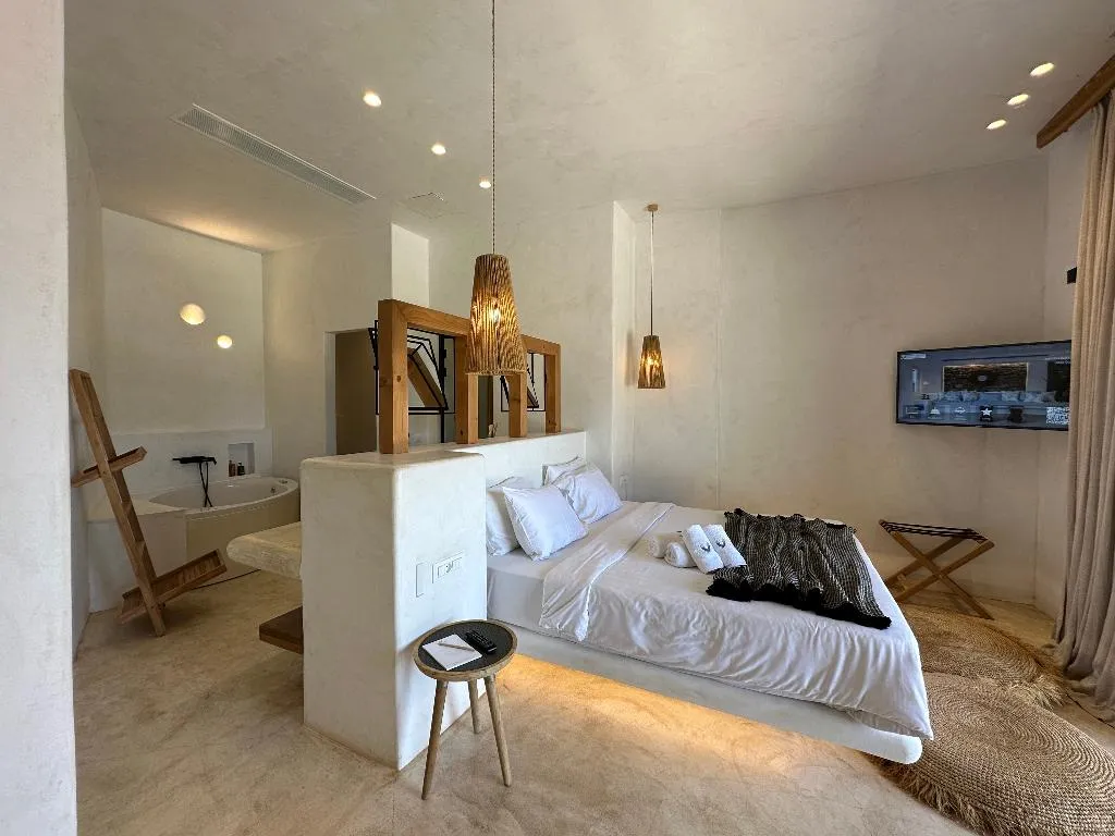 SUITE WITH PRIVATE POOL Room, Panormos Village Seaside Resort, Mykonos