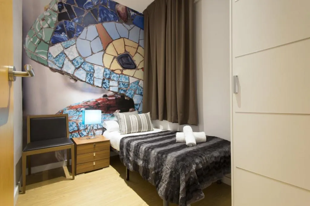 APARTMENT THREE BEDROOMS Room, Dailyflats Barcelona Center, Barcelona