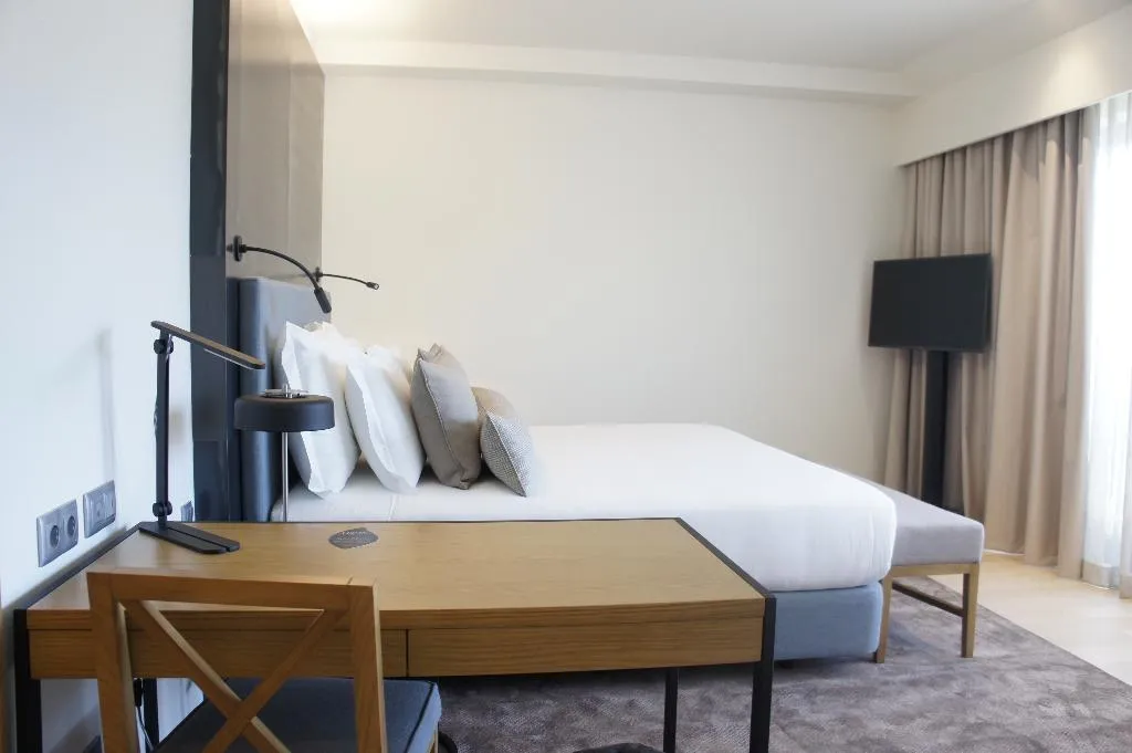 FAMILY ROOM DELUXE RIVER VIEW Room, Neya Porto Hotel, Porto