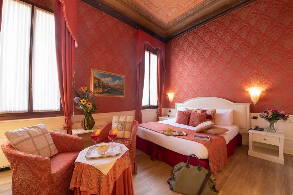 JUNIOR SUITE CANAL VIEW Room, Duodo Palace, Venice