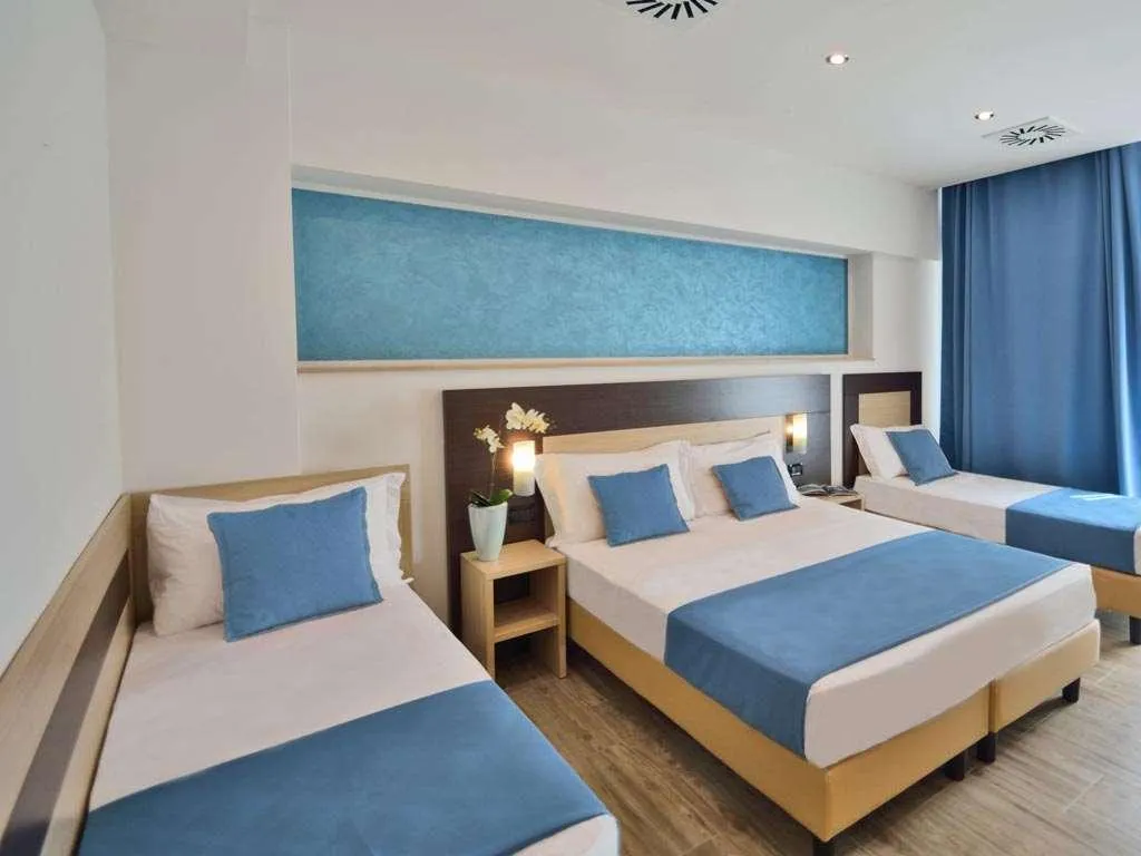 Room, Luxor Florence, Florence