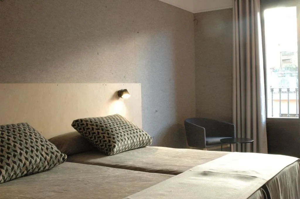 TRIPLE STANDARD Room, Raval House, Barcelona