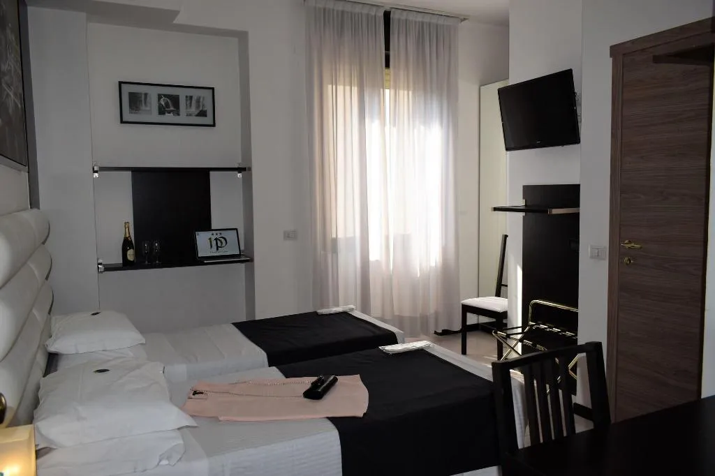 Room, Hotel Perugino, Milan