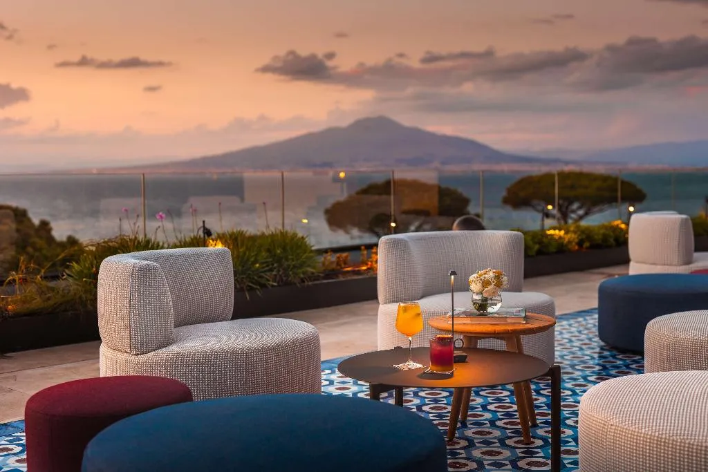 Bar, Ara Maris, Naples