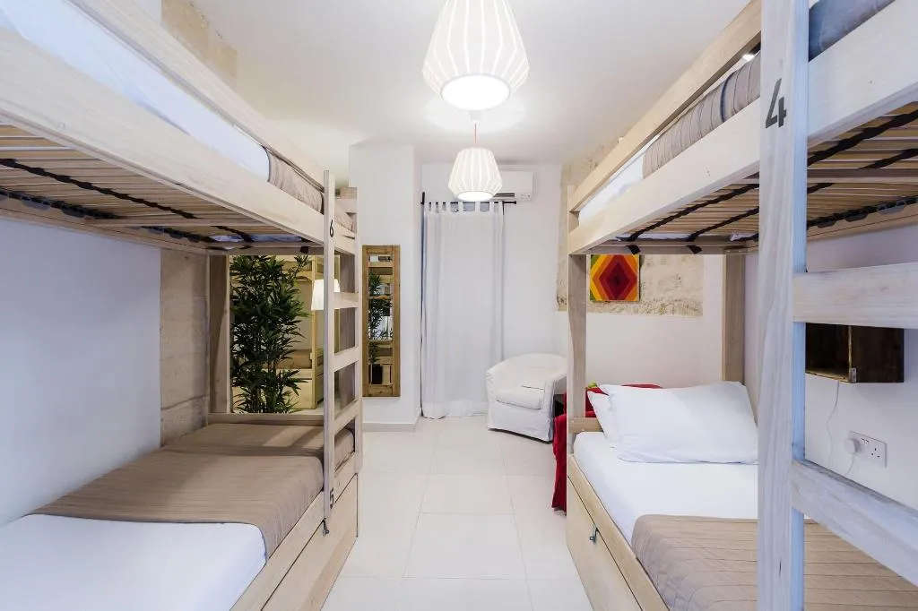Room, Two Pillows Boutique Hostel, Malta