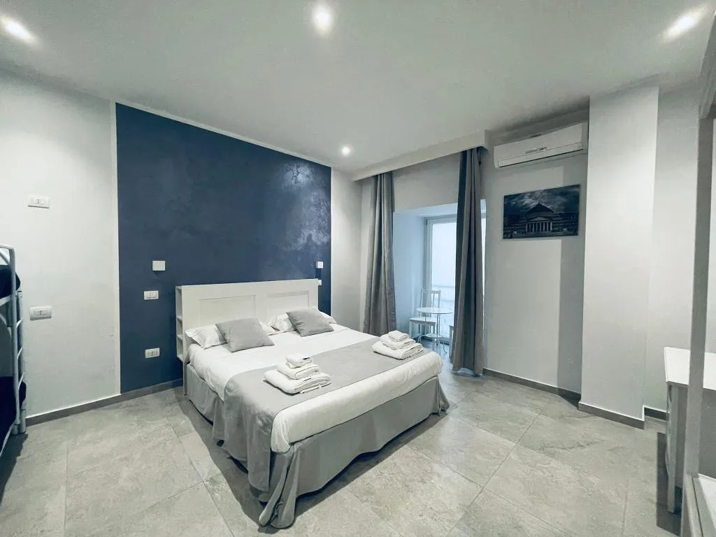 QUADRUPLE STANDARD Room, I Borbone, Naples