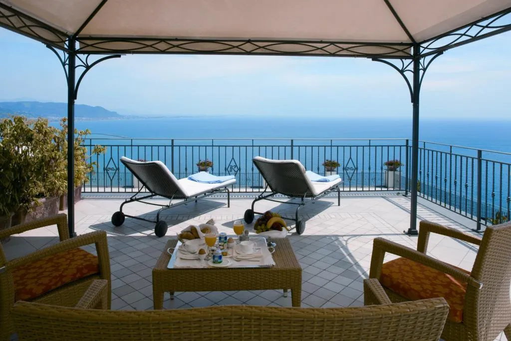 SUITE STANDARD Room, Raito, Naples