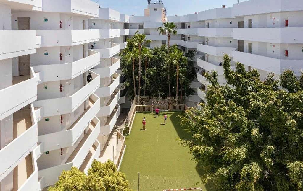 Sports and Entertainment, Palia Sa Coma Playa, Majorca