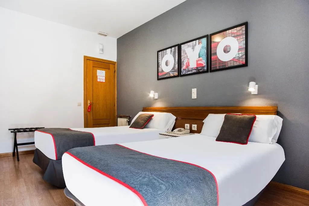 TWIN CITY VIEW Room, Hostal Felipe V, Madrid
