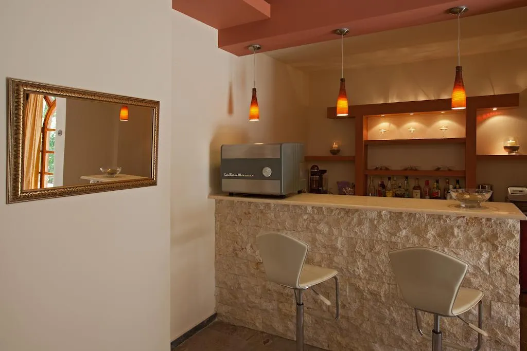 Bar, Milton, Corfu