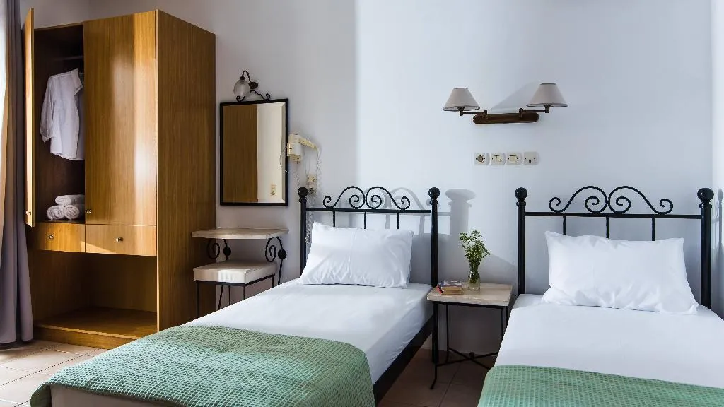 STUDIO CAPACITY 3 Room, Newcastle Studios, Crete