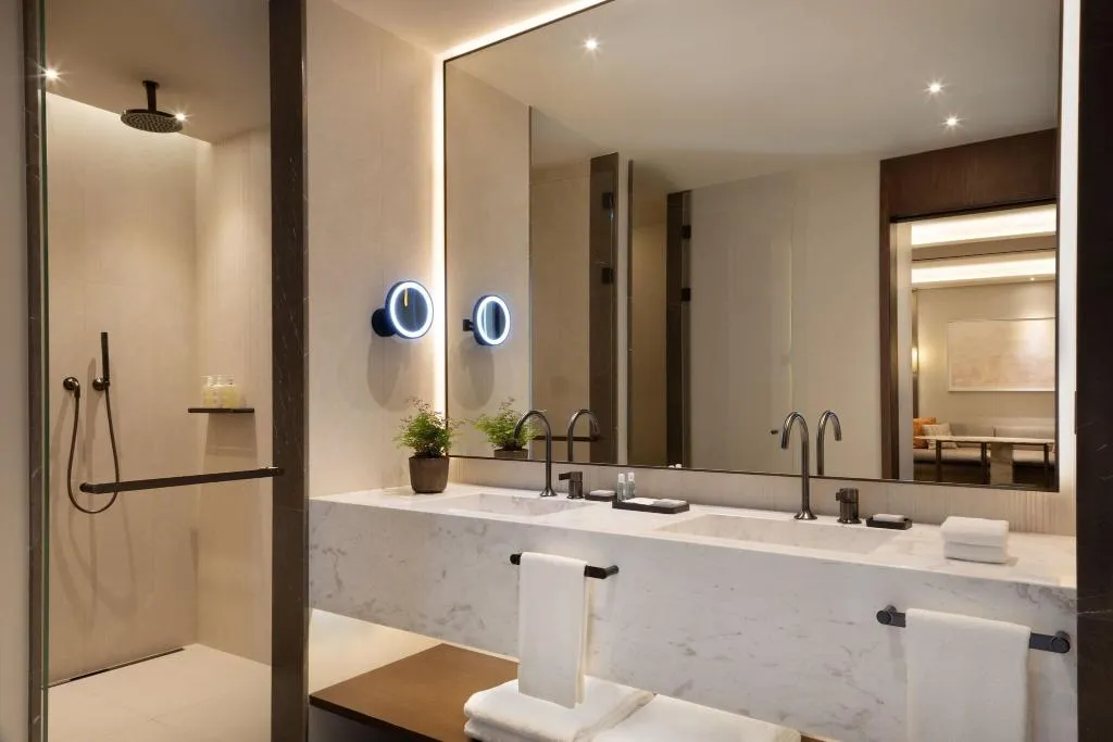 SUITE WITH TERRACE WITH VIEWS Room, Jw Marriott Hotel Madrid, Madrid