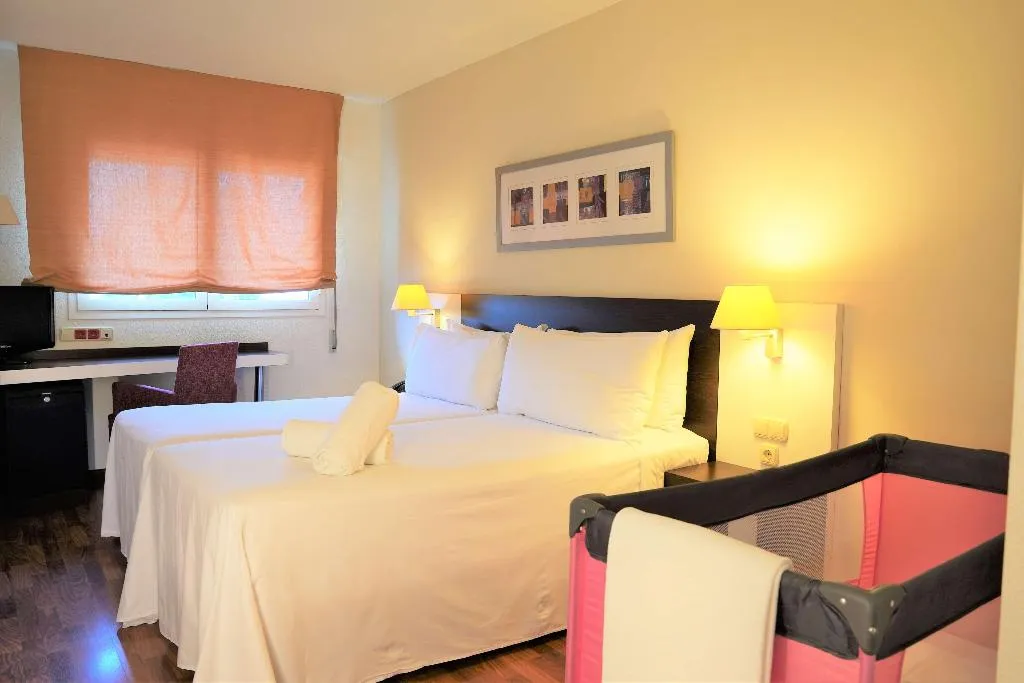Room, Port Valencia Feria, Valencia
