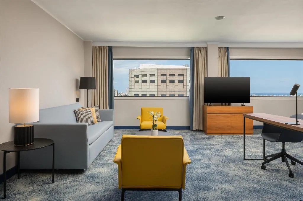 SUITE KING SIZE BED Room, Hilton Barcelona, Barcelona