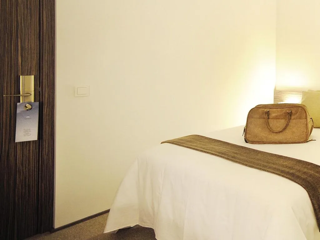 Room, Air Rooms Madrid by HelloSky, Madrid