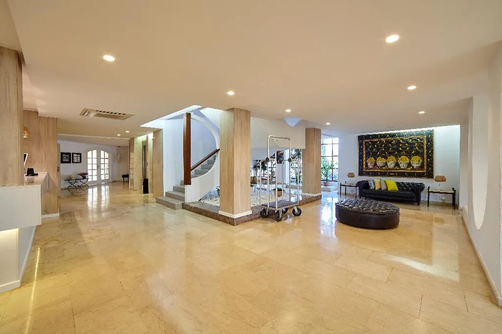 Lobby, Tres Torres, Ibiza