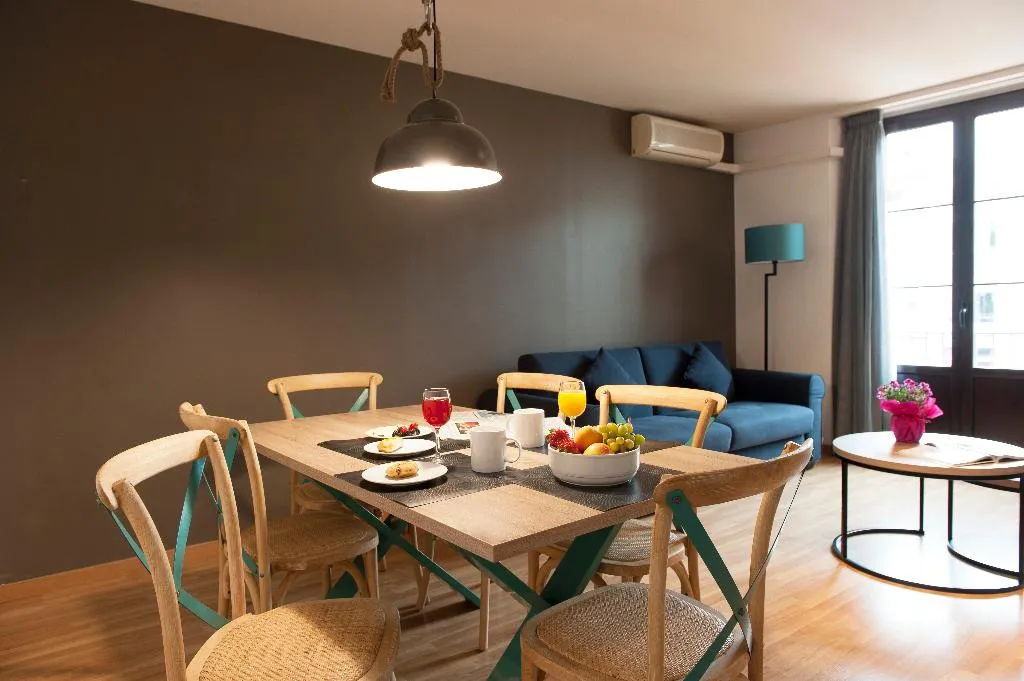 Room, MH Apartments Ramblas, Barcelona