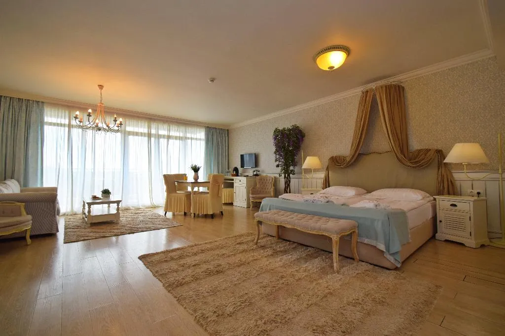 STUDIO ONE BEDROOM ONE BATHROOM Room, Therma Palace, Varna