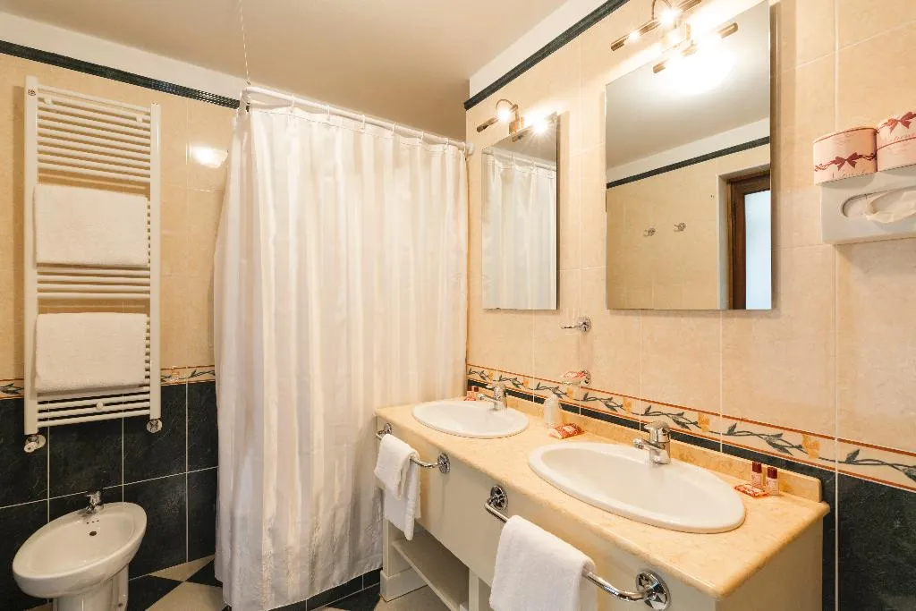 JUNIOR SUITE CANAL VIEW Room, Palazzo Guardi, Venice
