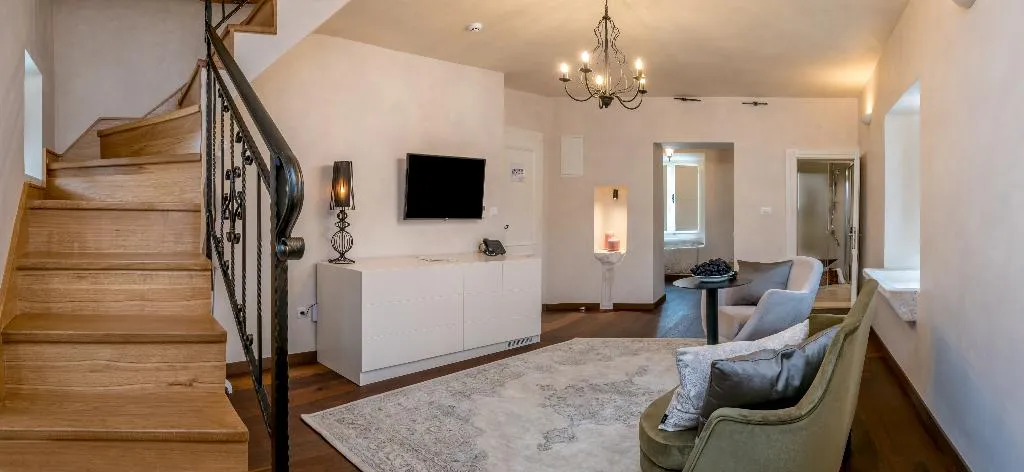 SUITE WITH BALCONY Room, Puteus Palace Heritage hotel, Split