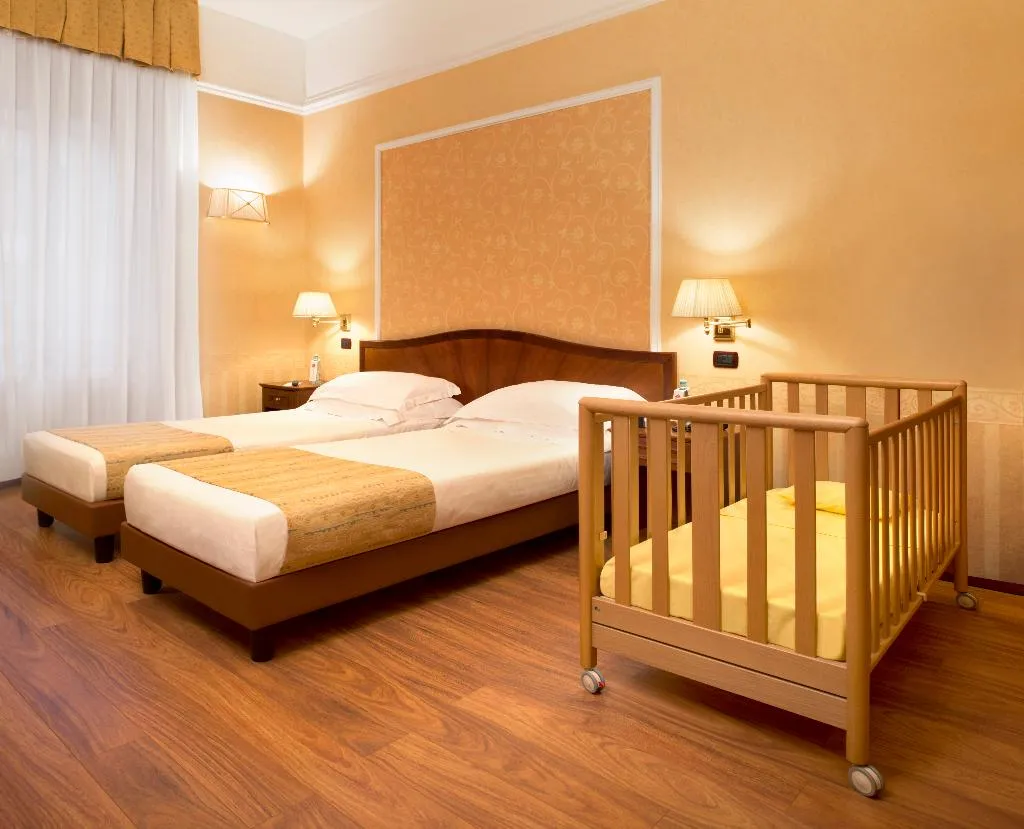 Room, Lancaster Hotel, Milan