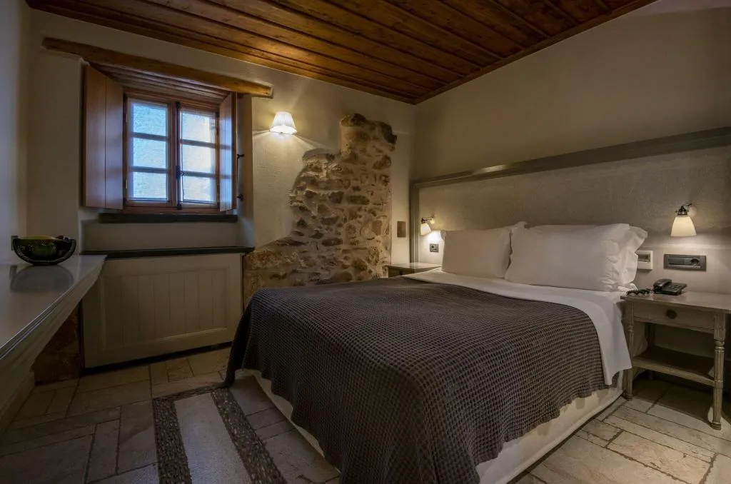 DOUBLE QUEEN SIZE BED Room, Kinsterna Hotel, Kalamata